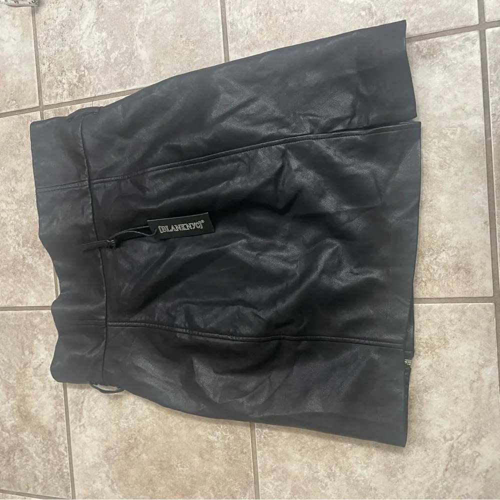 NEW BLANK NYC Blank NYC Faux Leather‎ Front Zip Mini Skirt Size 28